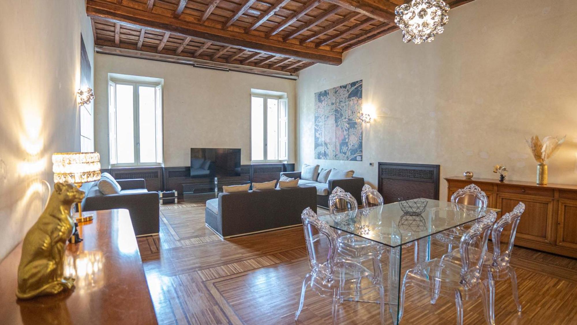 Piazza Venezia Charming With View Apartamento *